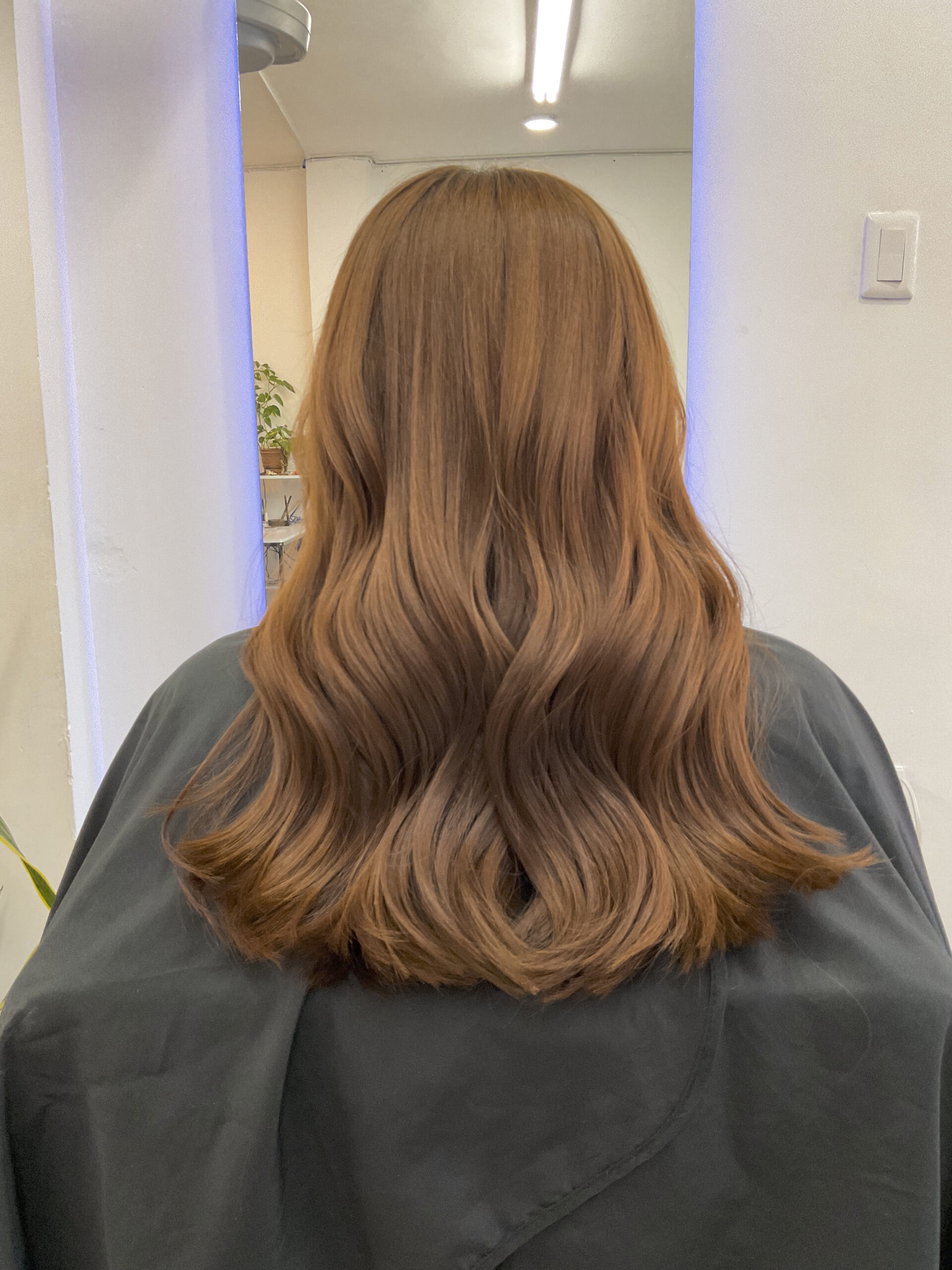 Cabello cobrizo largo con ondas